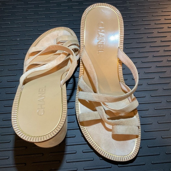 -CHANEL, Roman Greek Beige Suede Sandals w/ gold accs, Size 39, Authentic - Picture 5 of 10